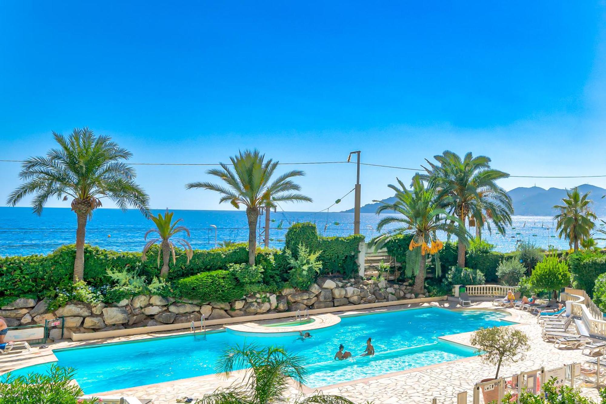 La Palme D'azur - * Cannes