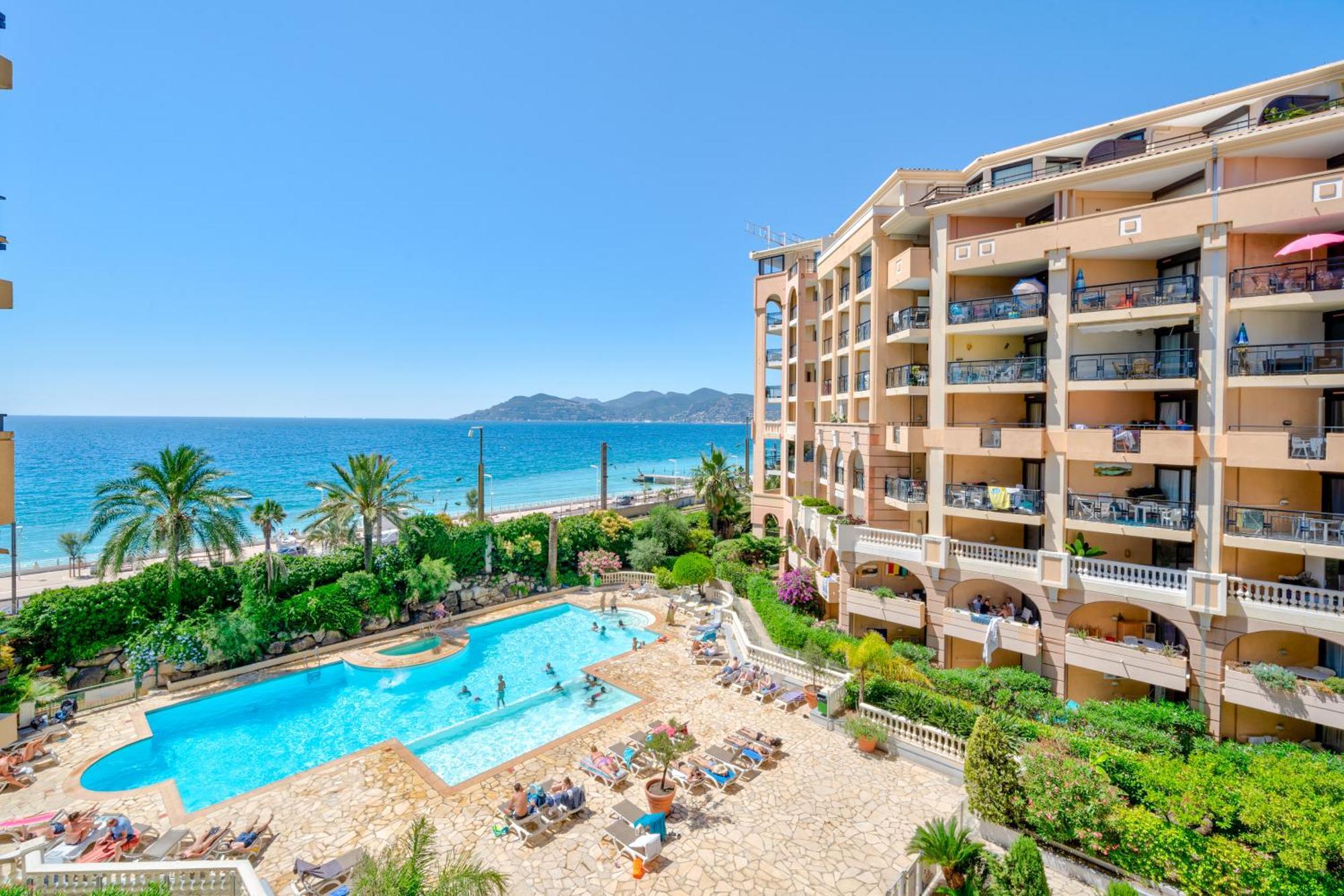 La Palme D'azur - * Cannes