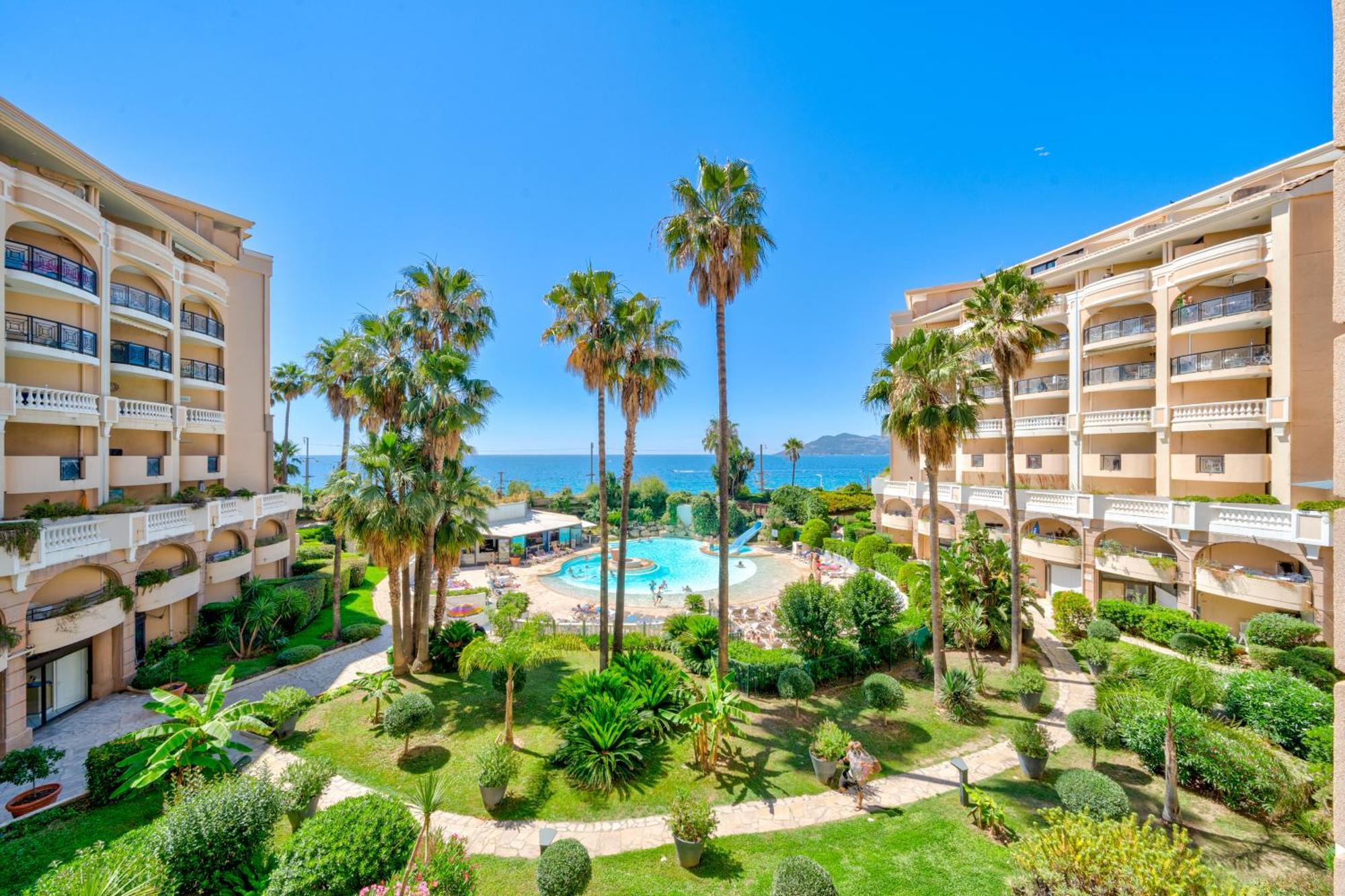 La Palme D'azur - * Cannes